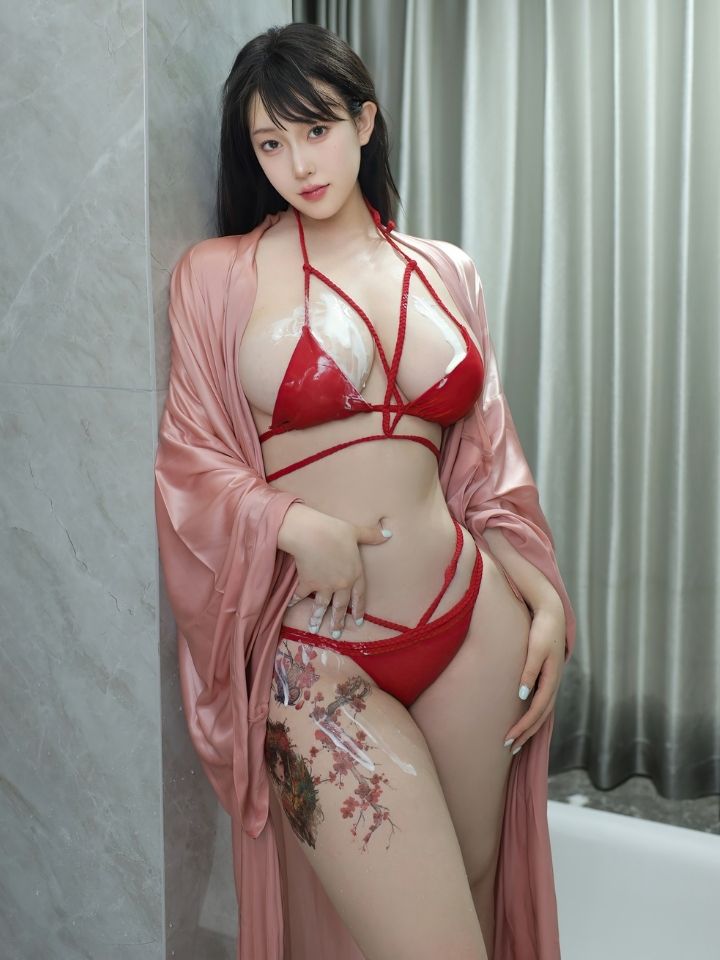 người mẫu bikini siêu mỏng