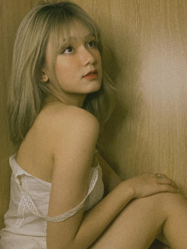 Nét đẹp cuốn hút với mái tóc vàng