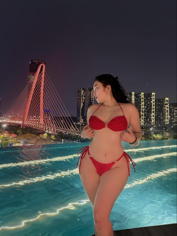 Tỏa sáng giữa cảnh đêm lung linh và lãng mạn