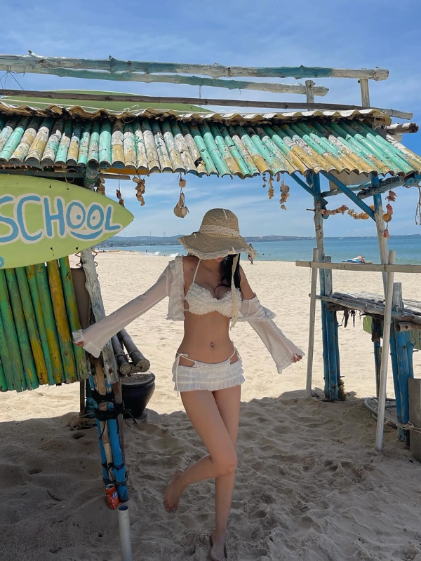 Tươi tắn rạng rỡ dưới hiên biển xanh