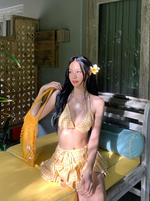 Vẻ đẹp duyên dáng bên bàn tre mộc