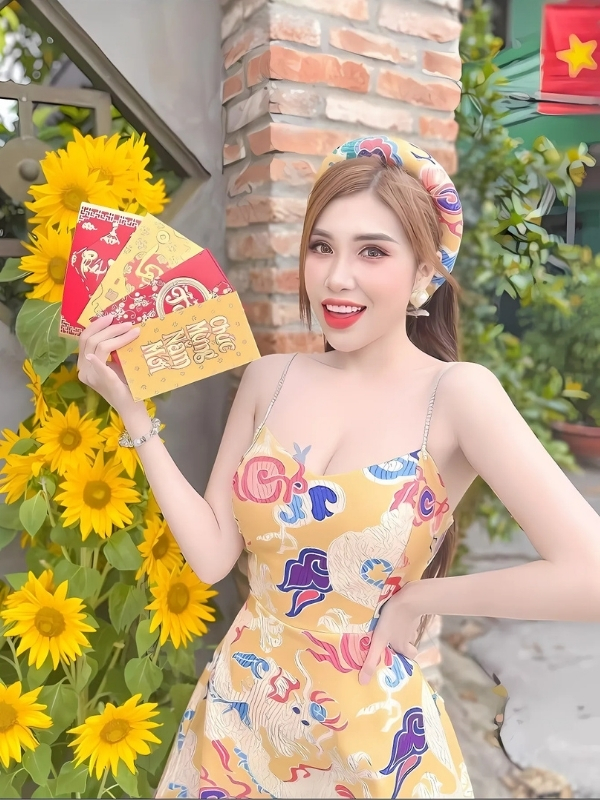 Pinky Bảo Trân bikini tươi giữa hoa hướng dương