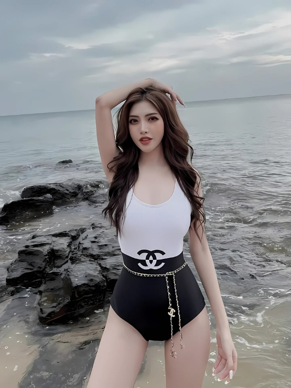 Pinky Bảo Trân bikini trắng gợi cảm