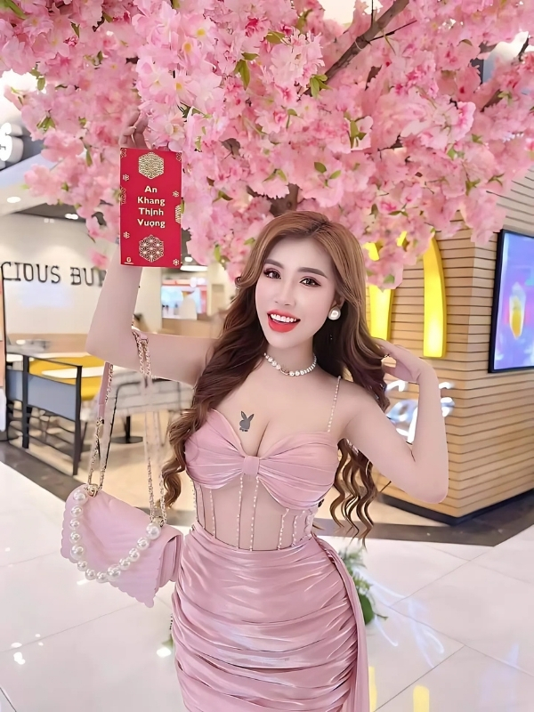Pinky Bảo Trân bikini check-in sang chảnh