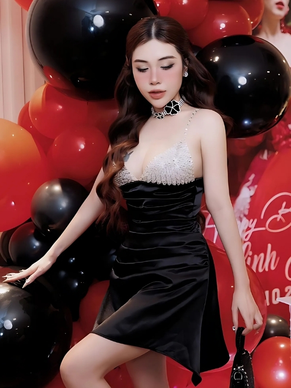 Pinky Bảo Trân bikini đen dự tiệc