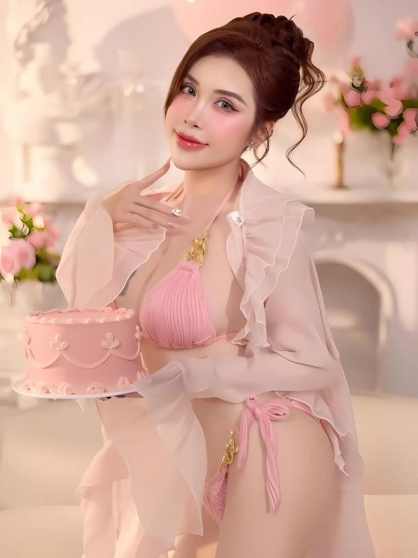 Pinky Bảo Trân bikini dịu dàng pastel