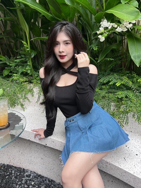 Quỳnh Alee sexy và tự tin