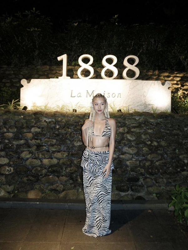 Quỳnh Anh Shyn bikini sexy tỏa sáng.