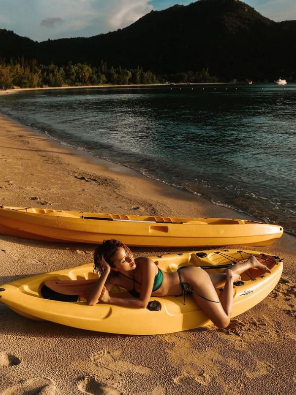 Vẻ đẹp ngọt ngào bên bãi biển hoàng hôn.