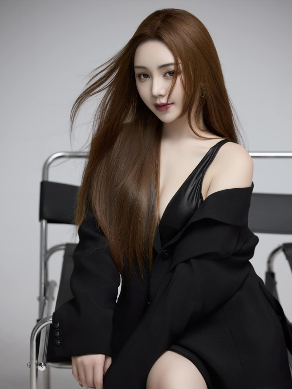 Quyến rũ bí ẩn trong bộ váy đen