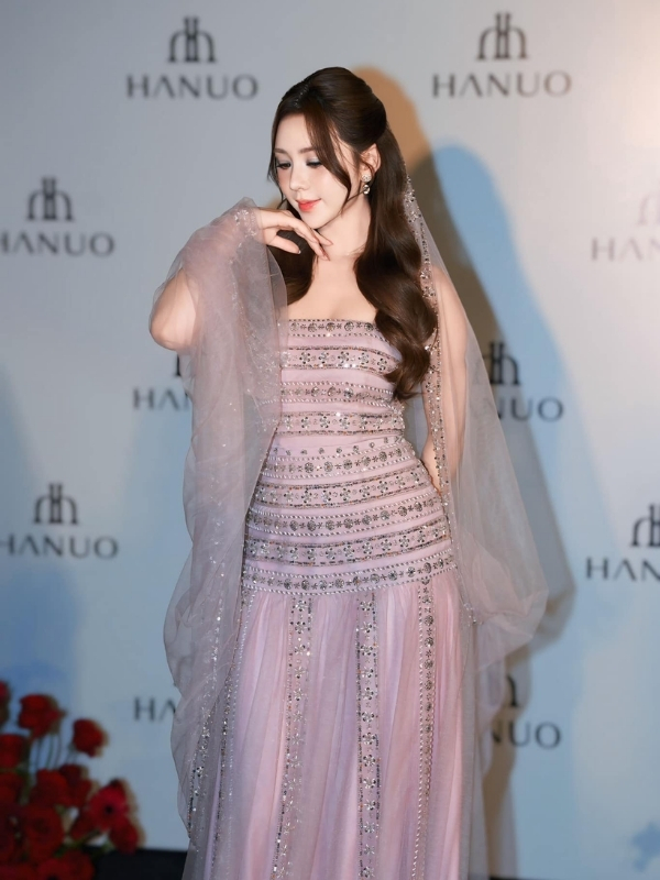 Quỳnh Kool sexy như nàng công chúa