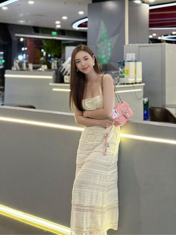 Dịu dàng thướt tha trong ánh vàng