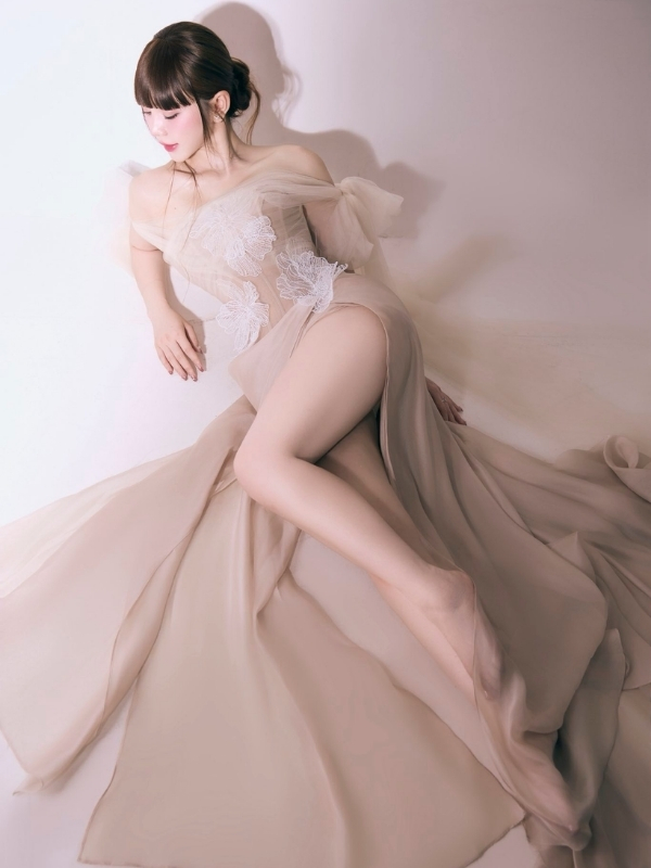 Quyến rũ trong bộ váy dạ hội dài