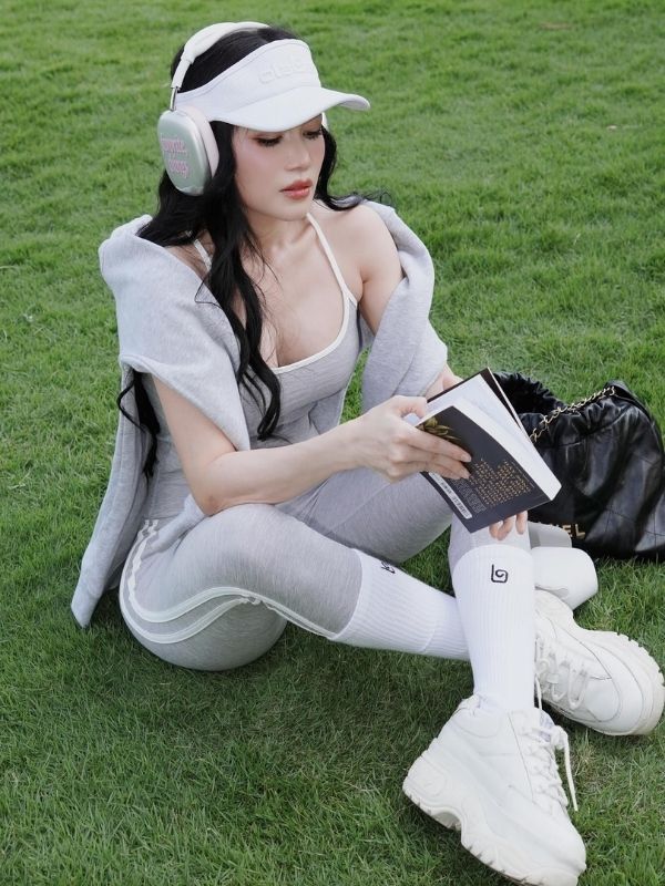 Nữ tính với outfit thể thao