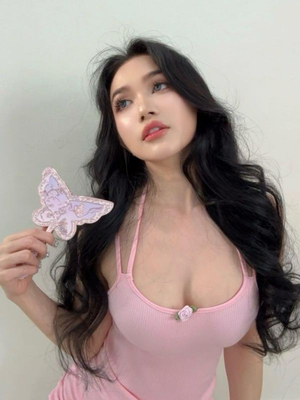 Váy hồng mộng mơ nhẹ nhàng