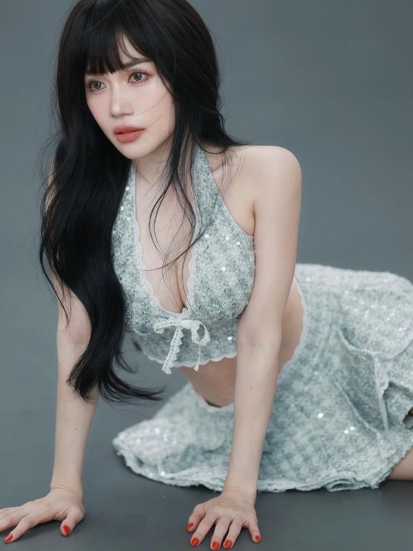 Sĩ Thanh sexy kiêu kỳ