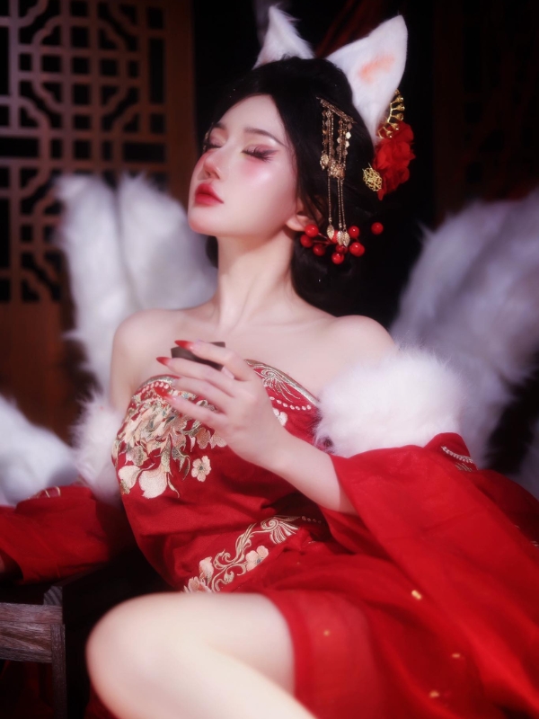 Vẻ đẹp kiêu kỳ khiến bao ánh nhìn say đắm