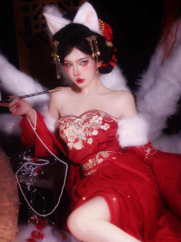 Streamer Phan Hoàng Thiên Thy hóa nàng hồ ly