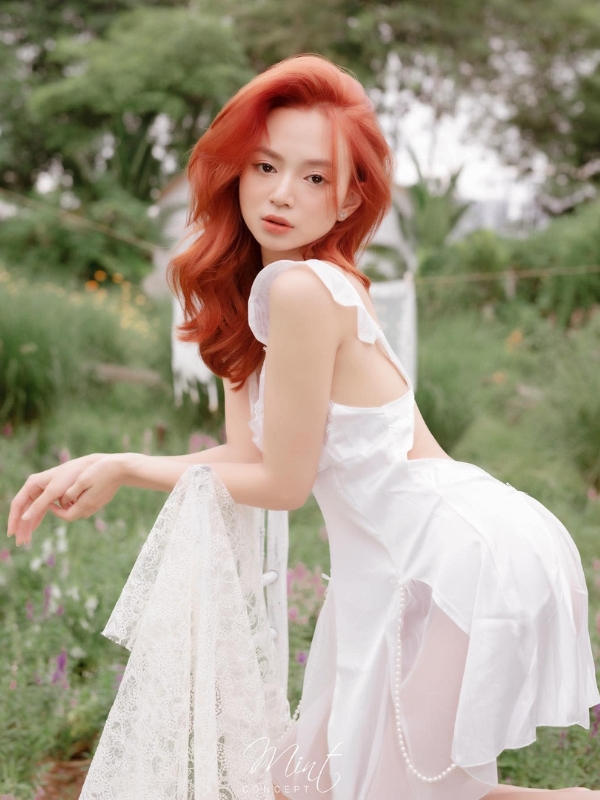 Duyên dáng váy trắng thướt tha