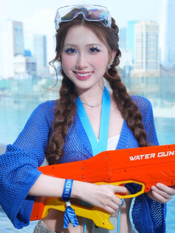 Ánh mắt hút hồn cùng nụ cười xinh.