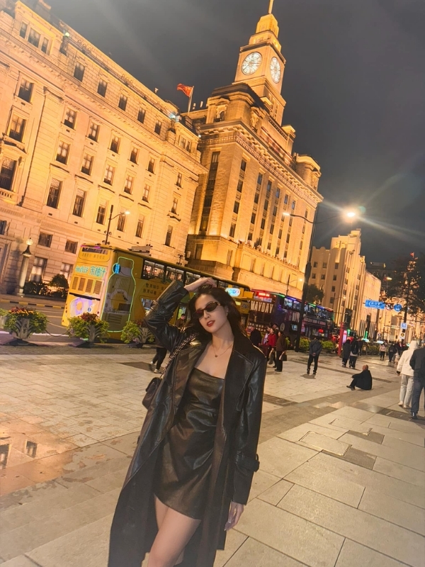 Dạo bước trong ánh đèn thành phố