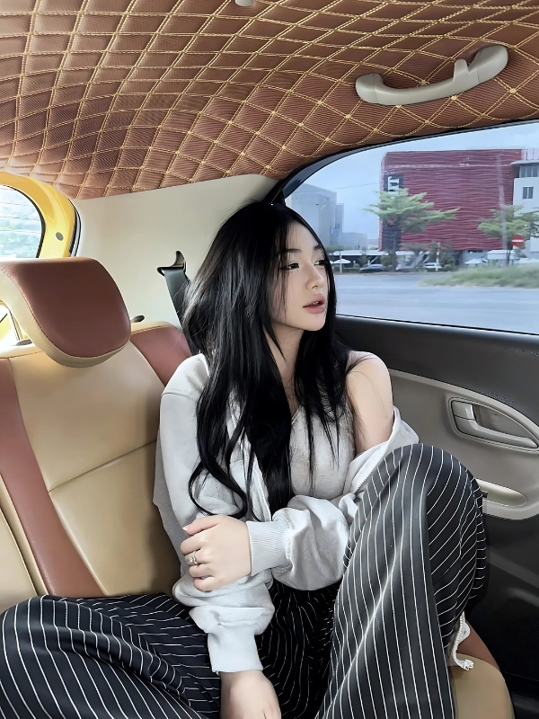 Trần Hà Linh tiktok diện outfit cá tính