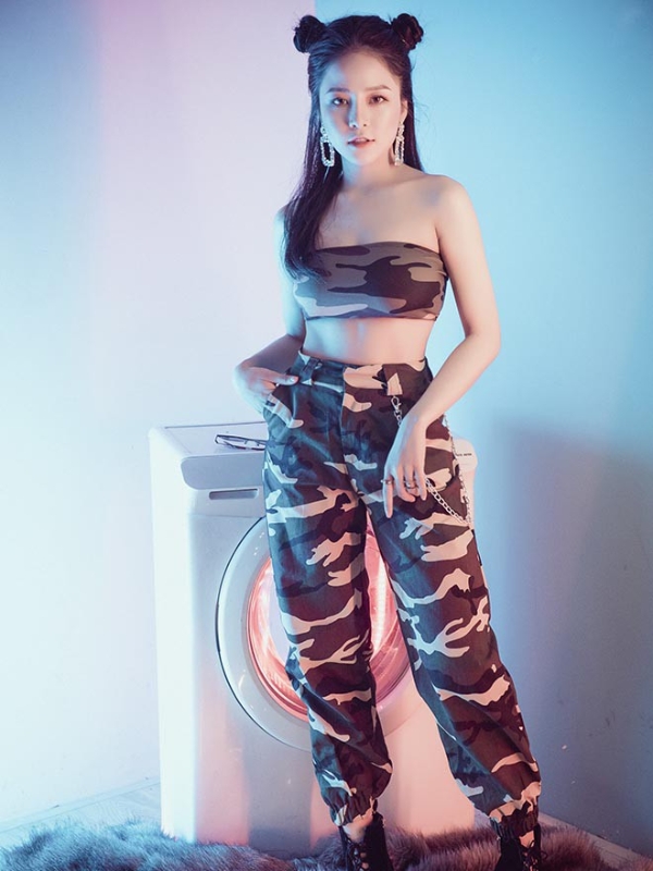 Cá tính nổi bật trong ánh đèn neon