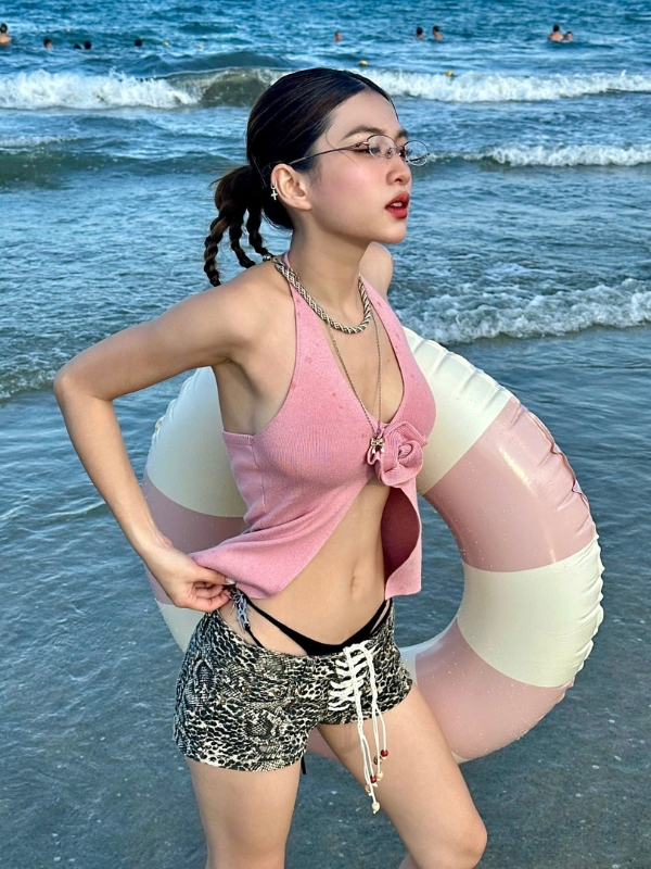 Bikini hồng tươi trẻ cho phong cách cá tính
