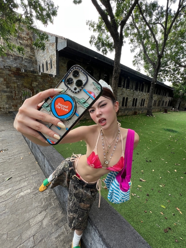 Selfie xinh xắn với phong cách cực cá tính