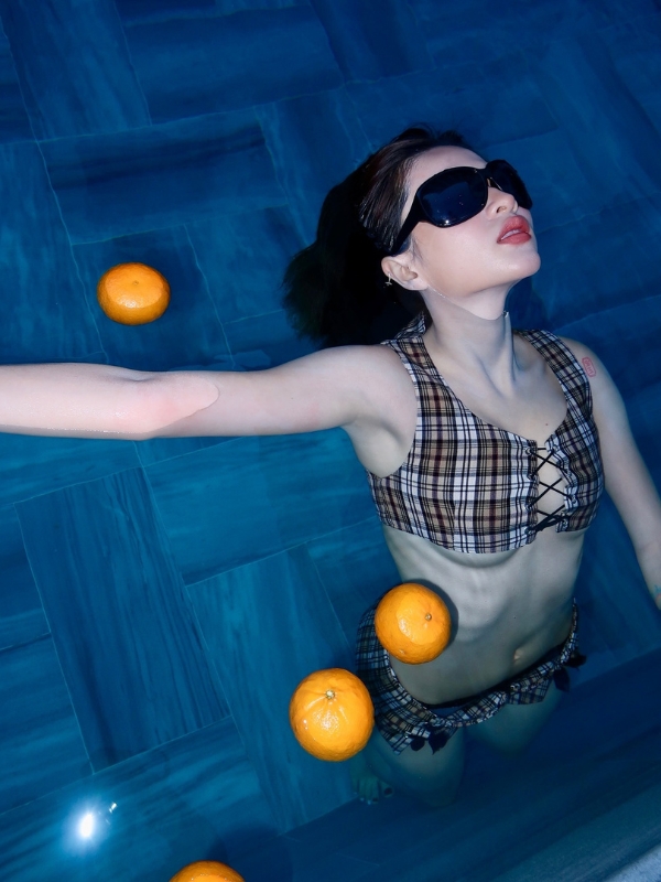 Bikini caro độc lạ tạo thần thái cuốn hút