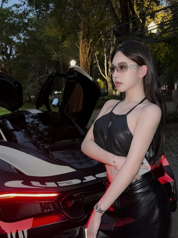 Loạt khoảnh khắc Trần Huyền Châu sexy trong trang phục thời thượng