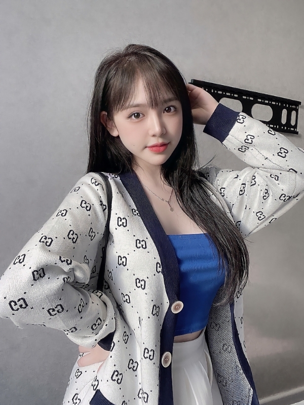 Gương mặt baby nhưng body cuốn hút