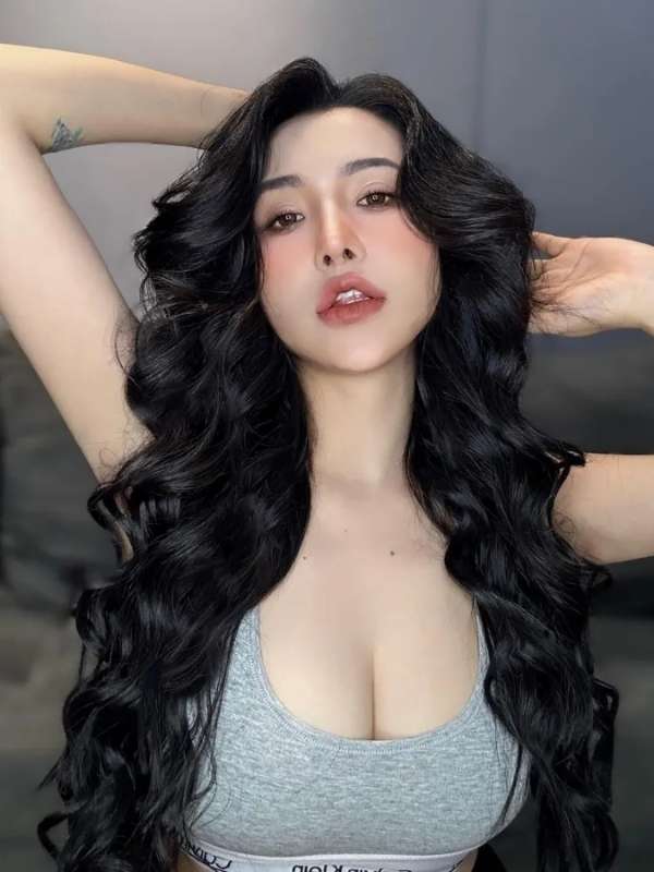 Viên Vibi lộ hàng khoe vẻ đẹp tự nhiên