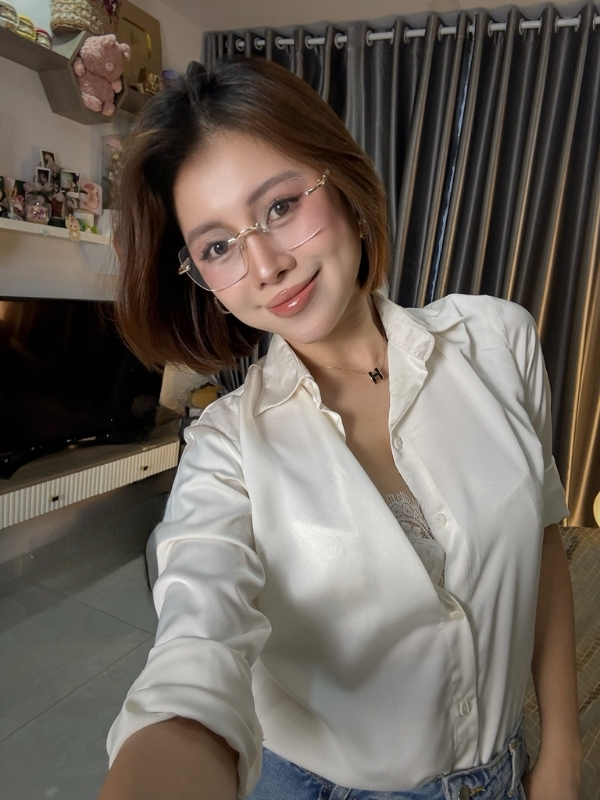 Việt Phương Thoa sexy với thần thái tự tin.