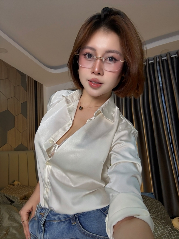 Việt Phương Thoa sexy với thần thái tự tin.