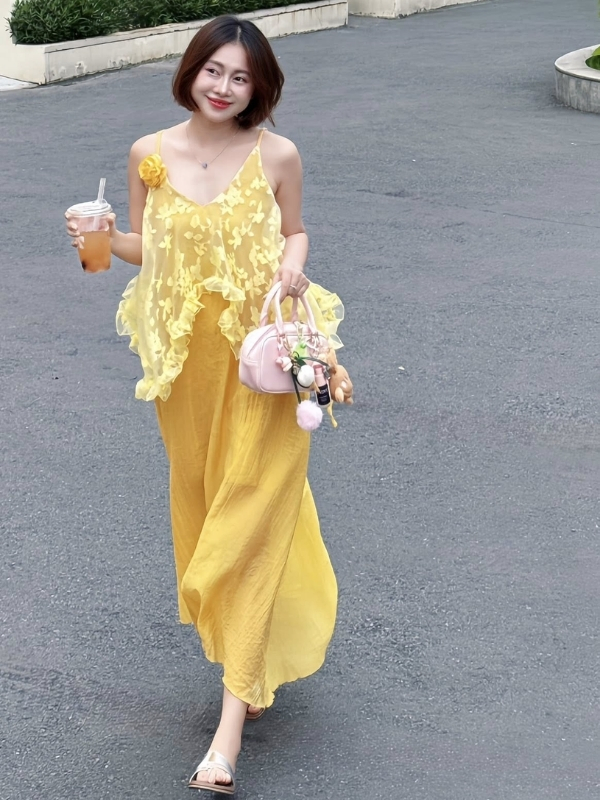 Thanh lịch và gợi cảm trong từng bước.