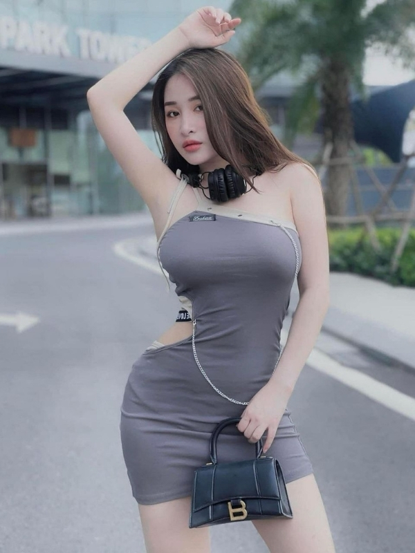 Body đường cong Vũ Thị Khánh