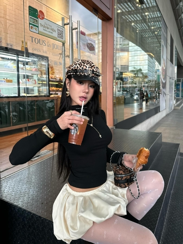 Váy búp bê và ly trà sữa đáng yêu