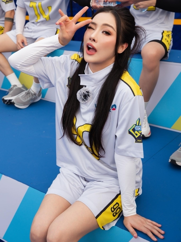 Năng động trên sân bóng chuyền