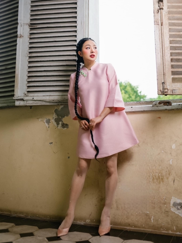 Yaya Trương Nhi diện đầm hồng baby