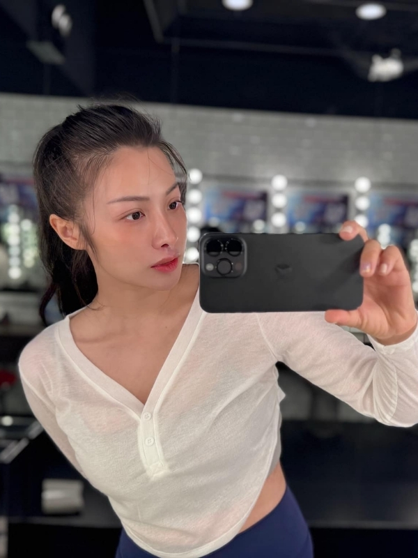 Selfie cực xinh cùng áo voan trắng