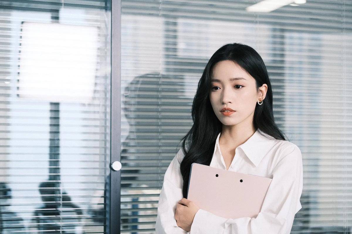 Ảnh gái xinh nhân viên văn phòng - 1
