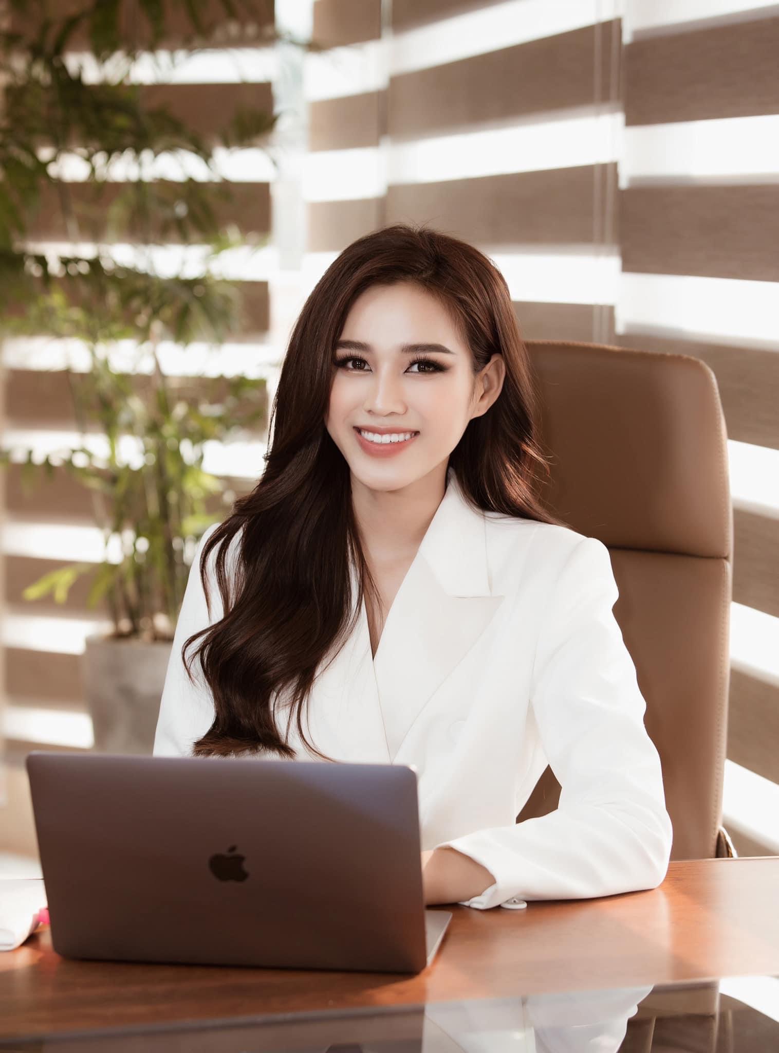 Ảnh gái xinh nhân viên văn phòng - 5