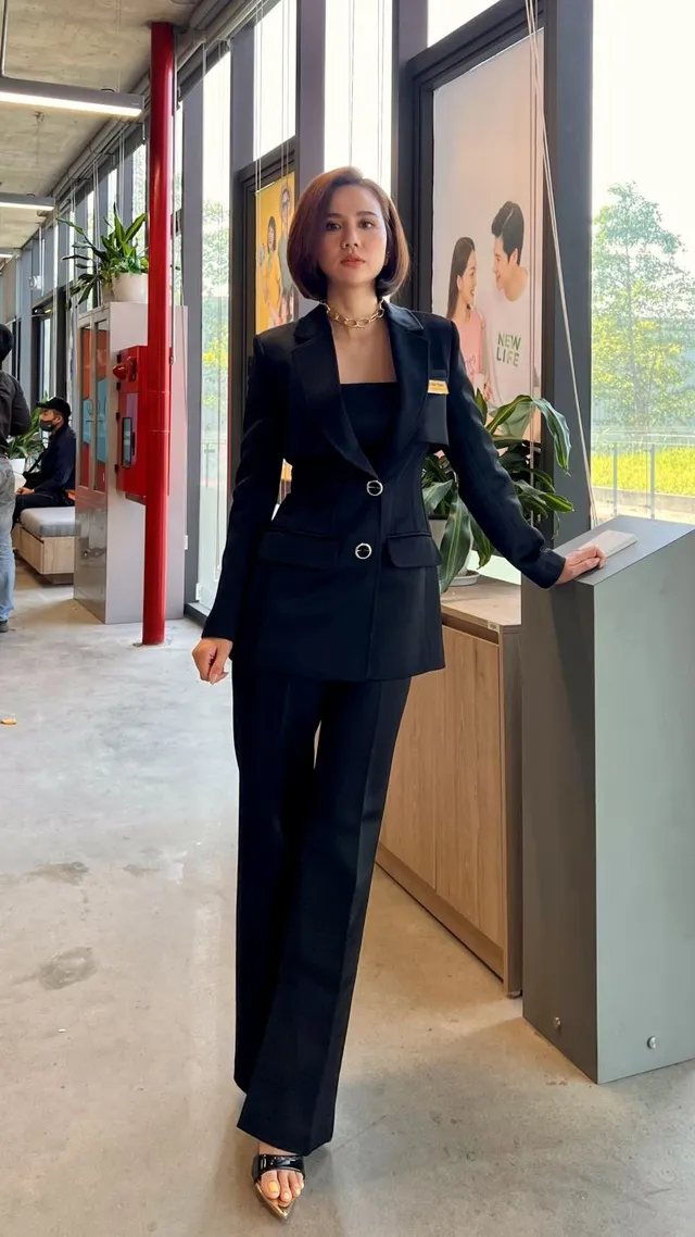 Ảnh gái xinh nhân viên văn phòng - 10