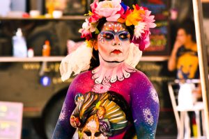 Ảnh gái xinh body painting