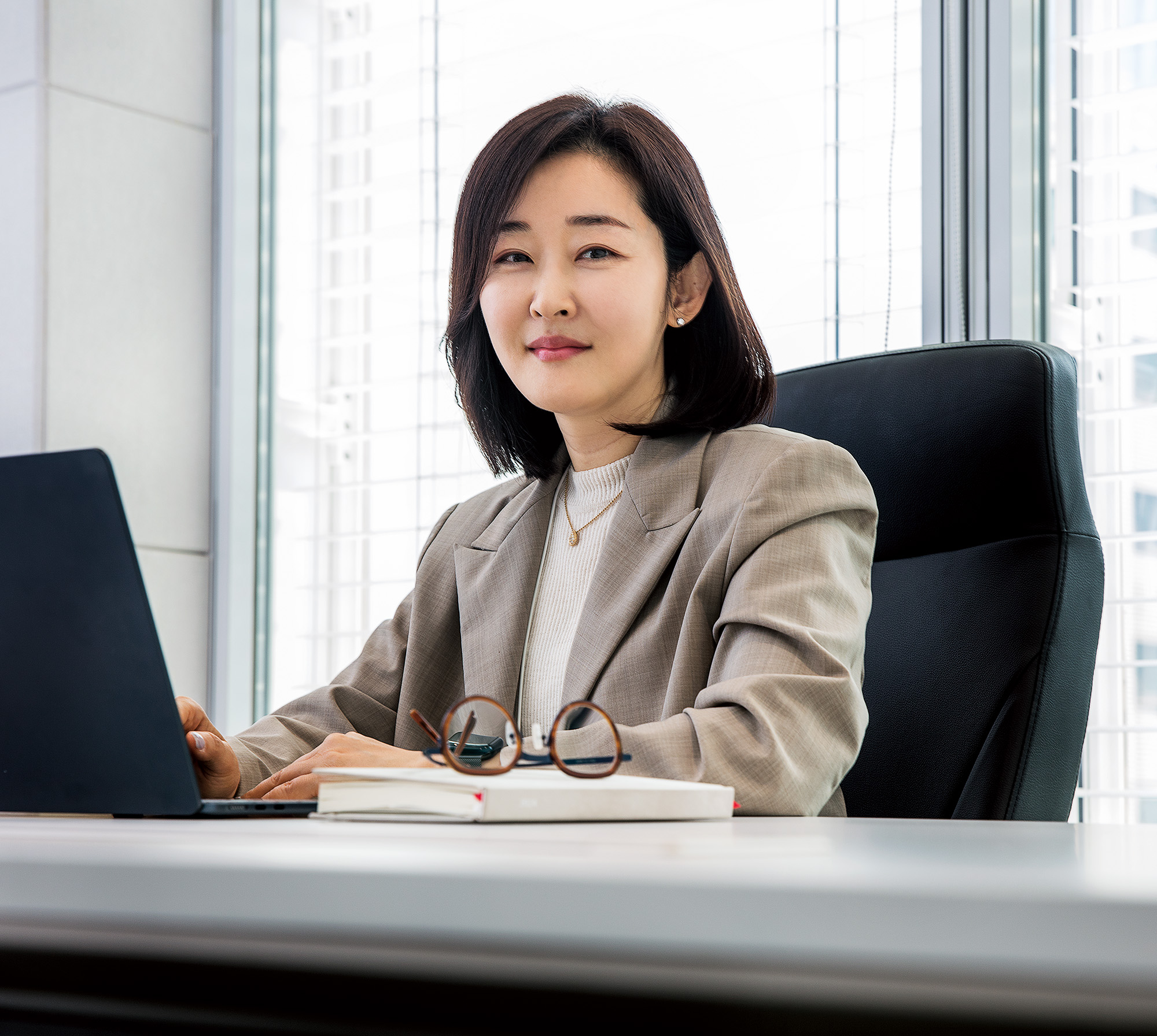 Ảnh gái xinh nhân viên văn phòng - 14