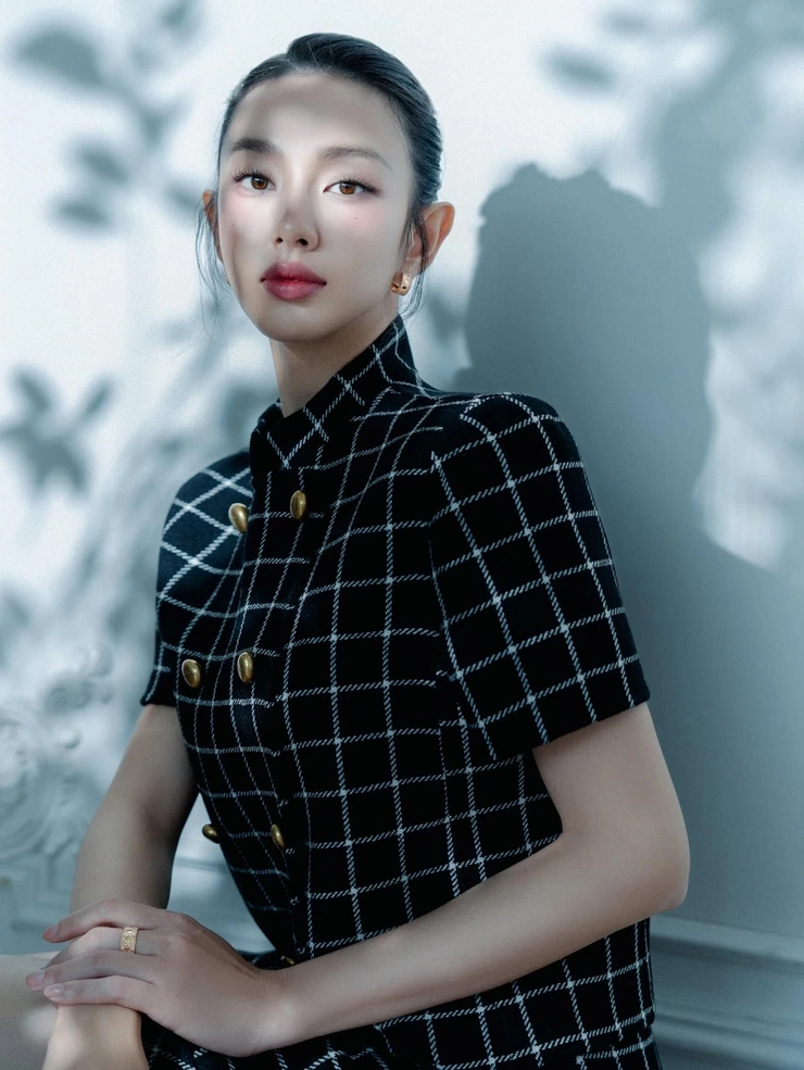 Nguyễn Thúc Thùy Tiên - 16