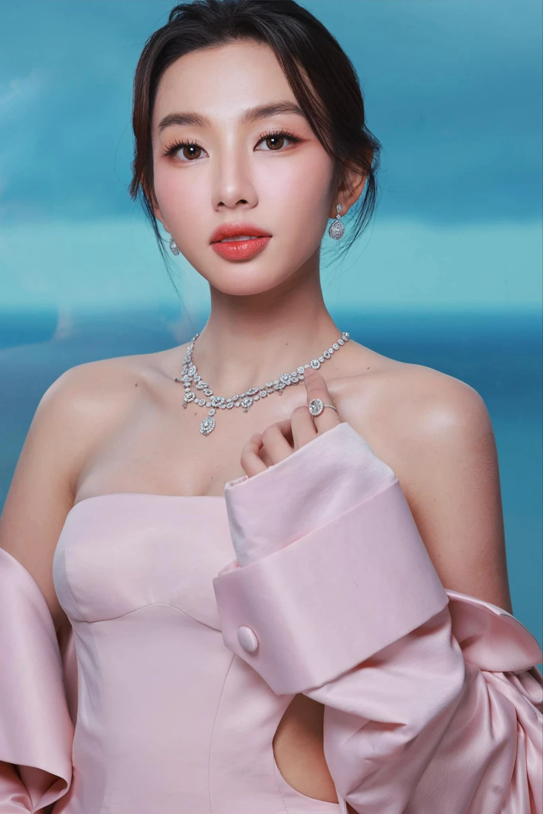 Nguyễn Thúc Thùy Tiên - 17