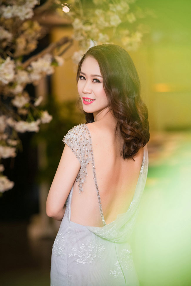Ảnh gái xinh lưng trần - 17