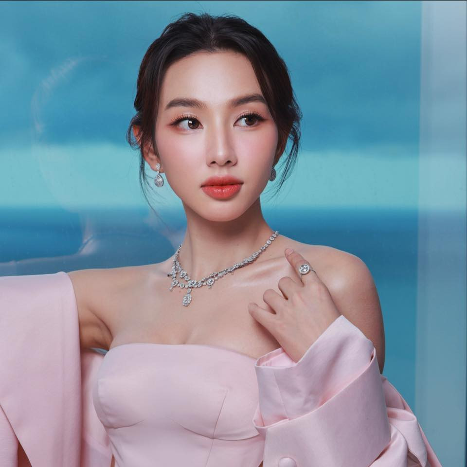 Nguyễn Thúc Thùy Tiên - 18